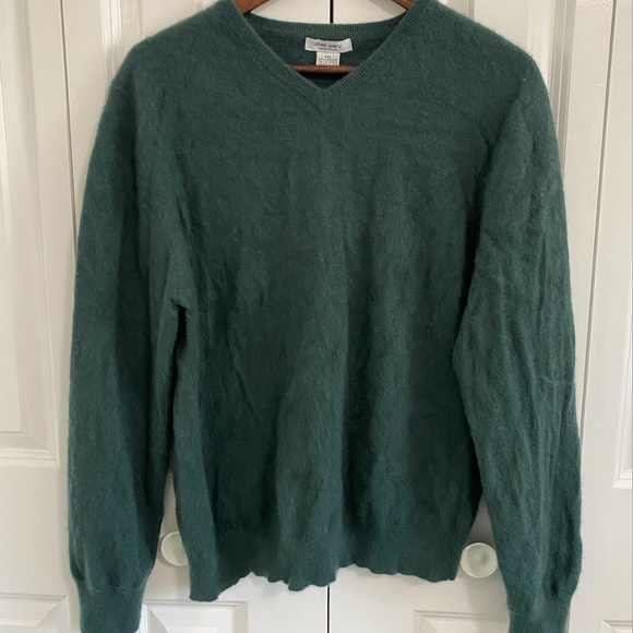 Oliver Perry Sweaters - OLIVER PERRY 100% Cashmere V-Neck Long Sleeve Pullover Sweater in Deep Green